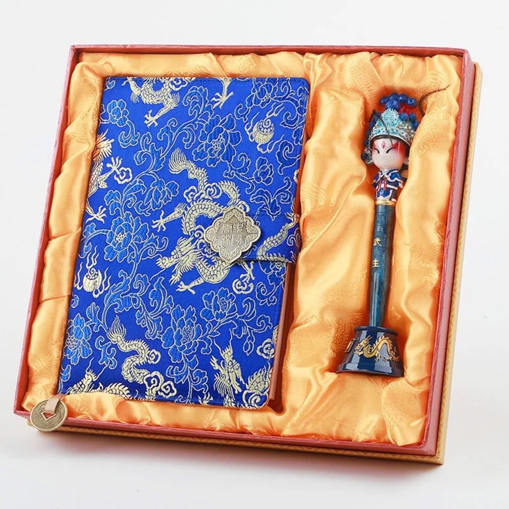 Chinese traditional opera characters and Yunjin